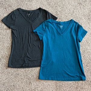 Mossimo v neck tee shirts size large